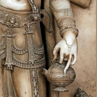 Tylko spójrz na zdobienie paznokci, jak je naostrzono – 1200-letni posąg Saraswati w stylu Hoysala w Muzeum Narodowym w Indii.