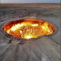 Płonący krater Darvasa.