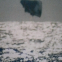 Zdjęcia zostały wykonane z łodzi podwodnej USS Trepang SSN 674 podczas podróży między Islandią a norweską wyspą Jan Mayen.