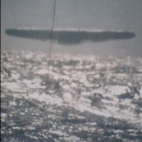 Zdjęcia zostały wykonane z łodzi podwodnej USS Trepang SSN 674 podczas podróży między Islandią a norweską wyspą Jan Mayen.