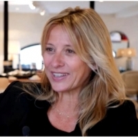 Sarah Poniatowski z tatą i siostrą.